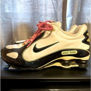 VINTAGE NIKE Shox